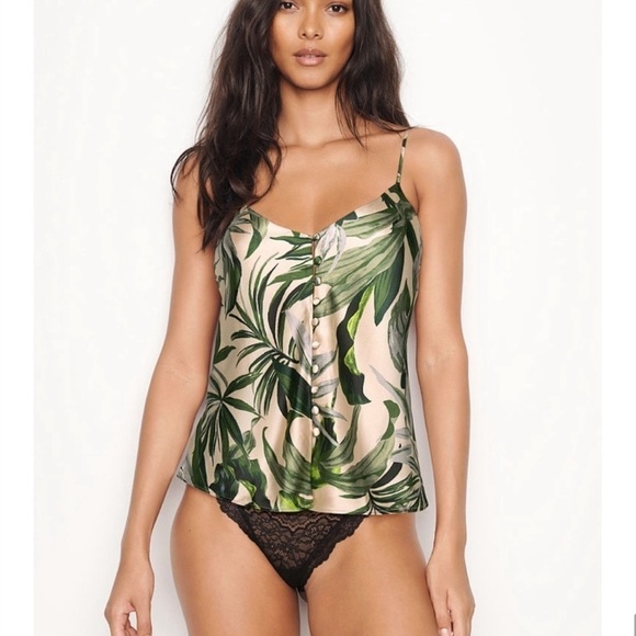 Victoria’s Secret Satin Button Up Cami Top in Size M Used once - Picture 4 of 6